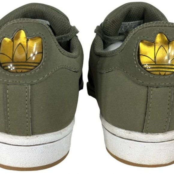 Adidas army green shoes. size 4 - Picture 2 of 10